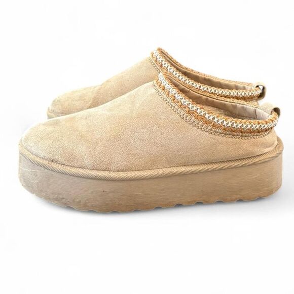 Mudd Shoes - Womens Mudd Brand Platform Slippers SZ 10